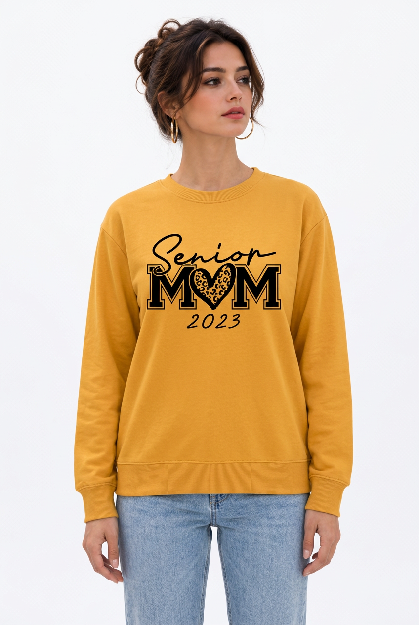 Stéphanie avec le sweat jaune