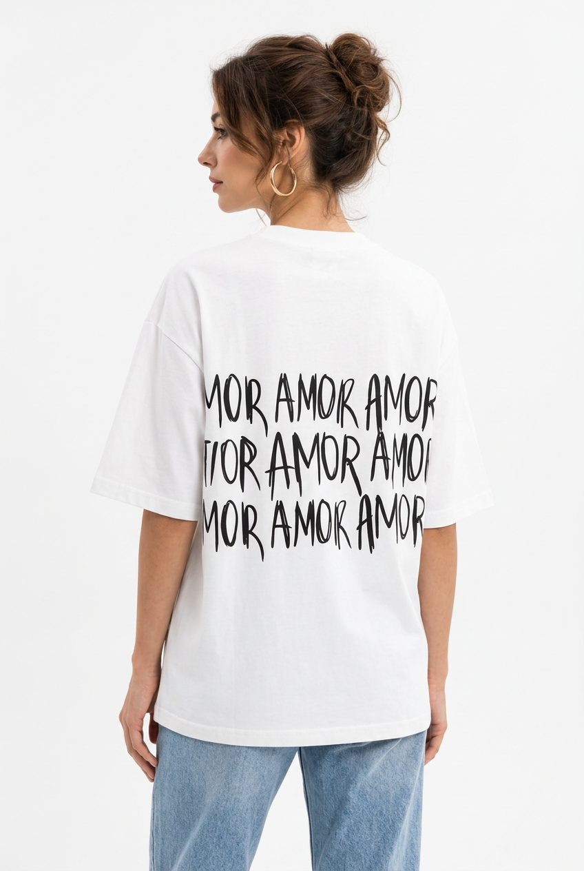 Stéphanie avec le T-shirt blanc