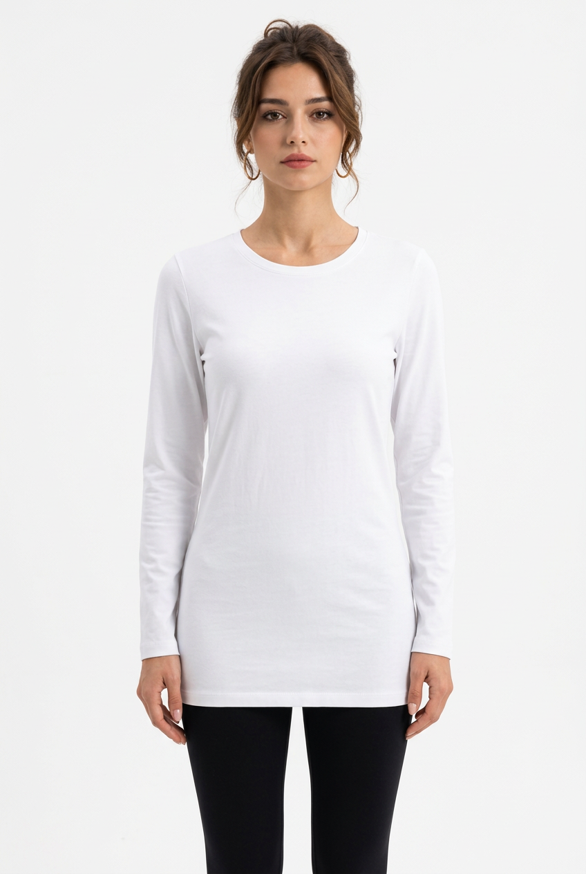 Stéphanie de face avec le haut blanc