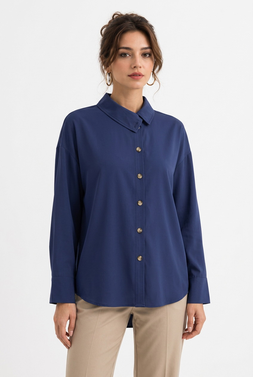 Stéphanie en bleu marine