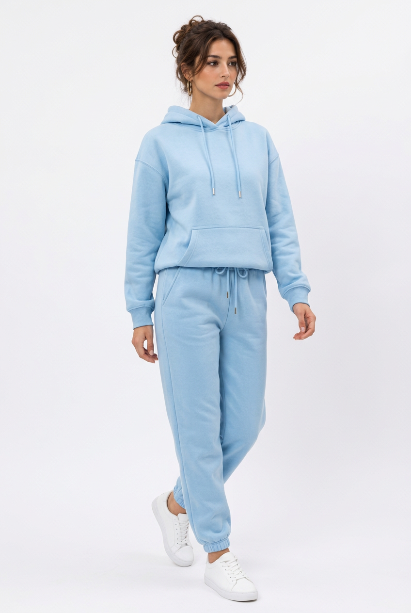 Stéphanie en ensemble bleu clair