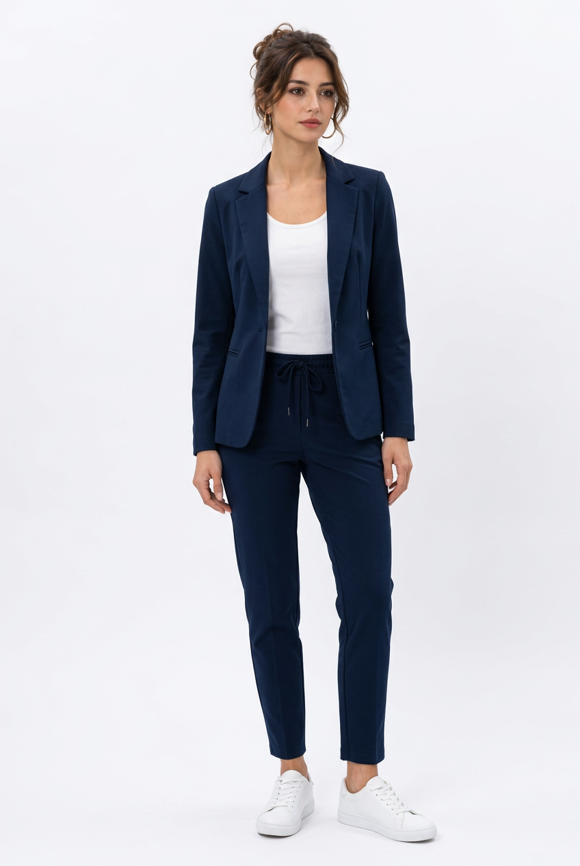 Stéphanie, tailleur bleu foncé manches longues